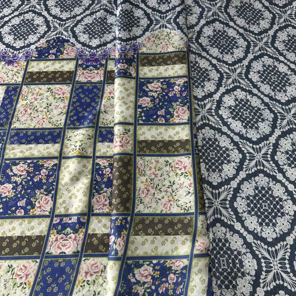 Tecido Cetim Toque De Seda Estampada Barrado Square • Conexão Tecidos
