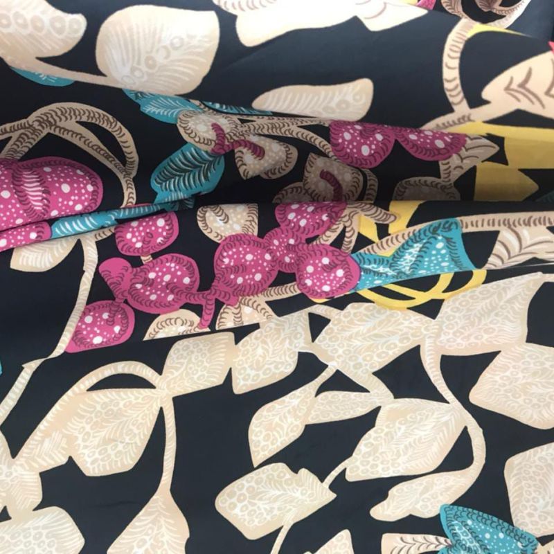 Tecido Crepe de Chine Estampado Jardim Exótico Nocturne • Conexão