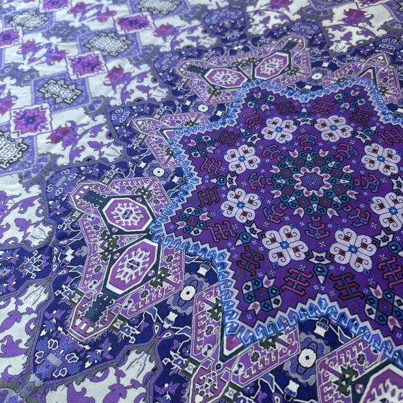 Tecido Cetim de Seda Estampado Mandala Boho Roxa • Conexão Tecidos