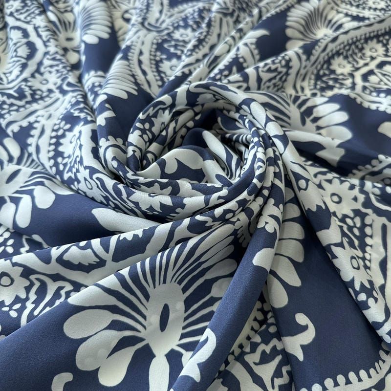 Tecido Crepe de Chine Estampado Arabesco Colonial Azul • Conexão