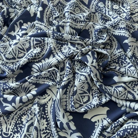 Tecido Crepe de Chine Estampado Arabesco Colonial Azul • Conexão