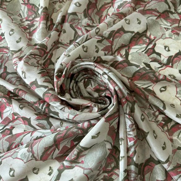Tecido Crepe de Chine Estampado Floral Vintage Verde • Conexão Tecidos