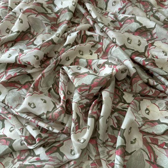 Tecido Crepe de Chine Estampado Floral Vintage Verde • Conexão Tecidos