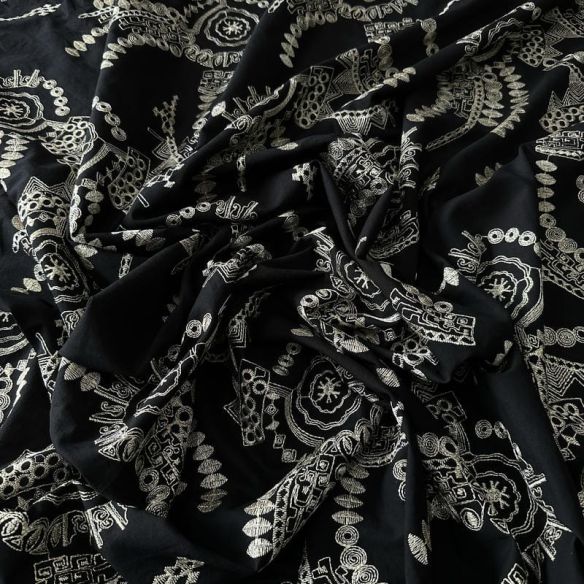 Tecido Cambraia De Algodão Bordada Metalizado Preto • Conexão Tecidos