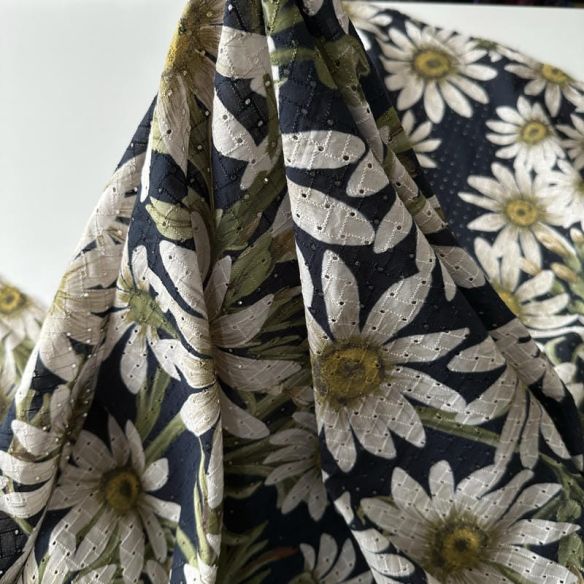 Tecido Lese Estampada Floral Margaridas • Conexão Tecidos