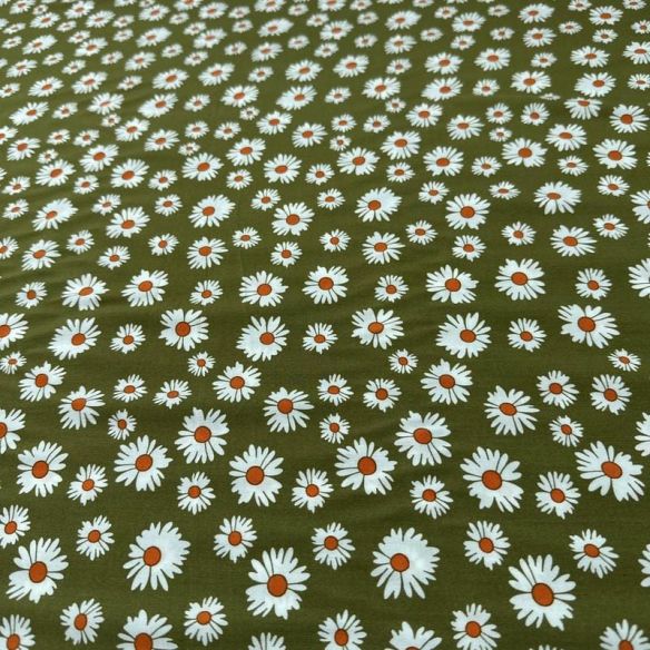 Tecido Viscose Estampada Margarida Oliva Natural • Conexão Tecidos