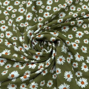 Tecido Viscose Estampada Margarida Oliva Natural • Conexão Tecidos