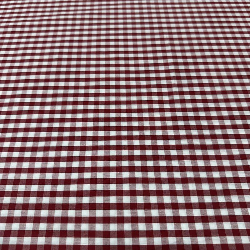 Tecido Tricoline Estampado Vichy Vermelho • Conexão Tecidos